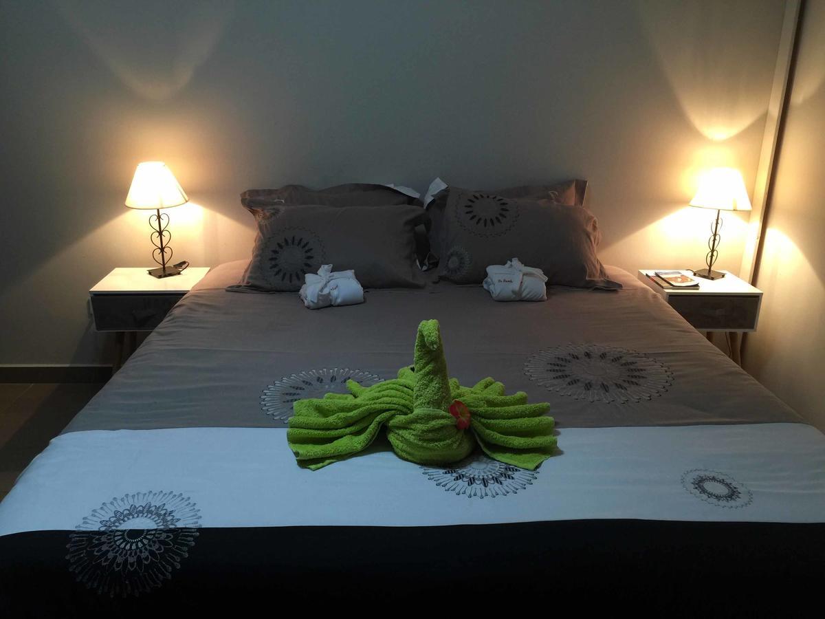 Le Lambablanc Bed & Breakfast Bras-Panon Exterior photo